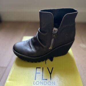 EUC comfy  leather booties